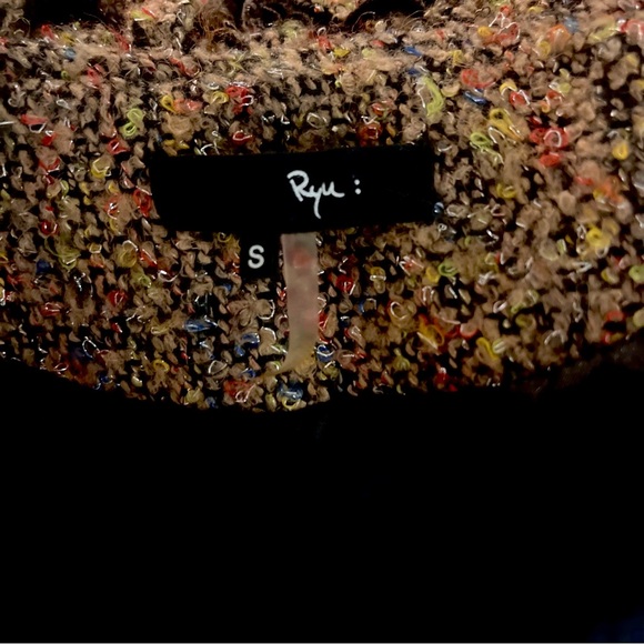 Beautiful Knit Mutlicolor Floral Coat - Picture 12 of 13